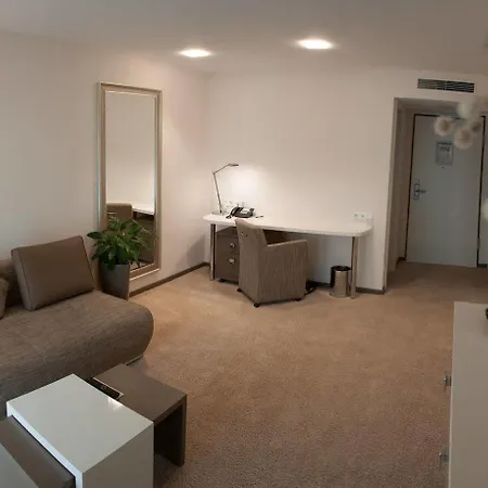 Taome Feng Shui Stadthotel Breisgau Hotel